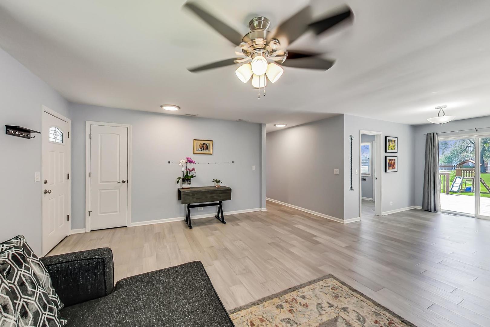 1805 Fairfield Road Lindenhurst, IL 60046 - Photo 4 of 23 Gallery Image 4