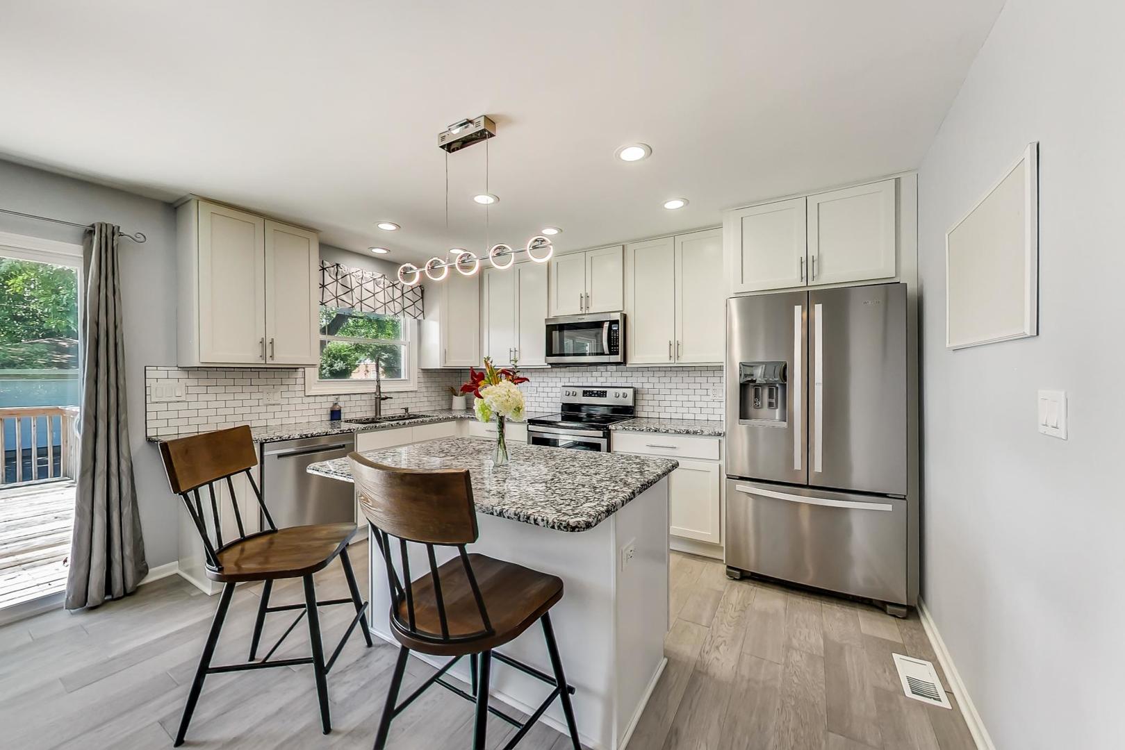 1805 Fairfield Road Lindenhurst, IL 60046 - Photo 7 of 23 Gallery Image 7