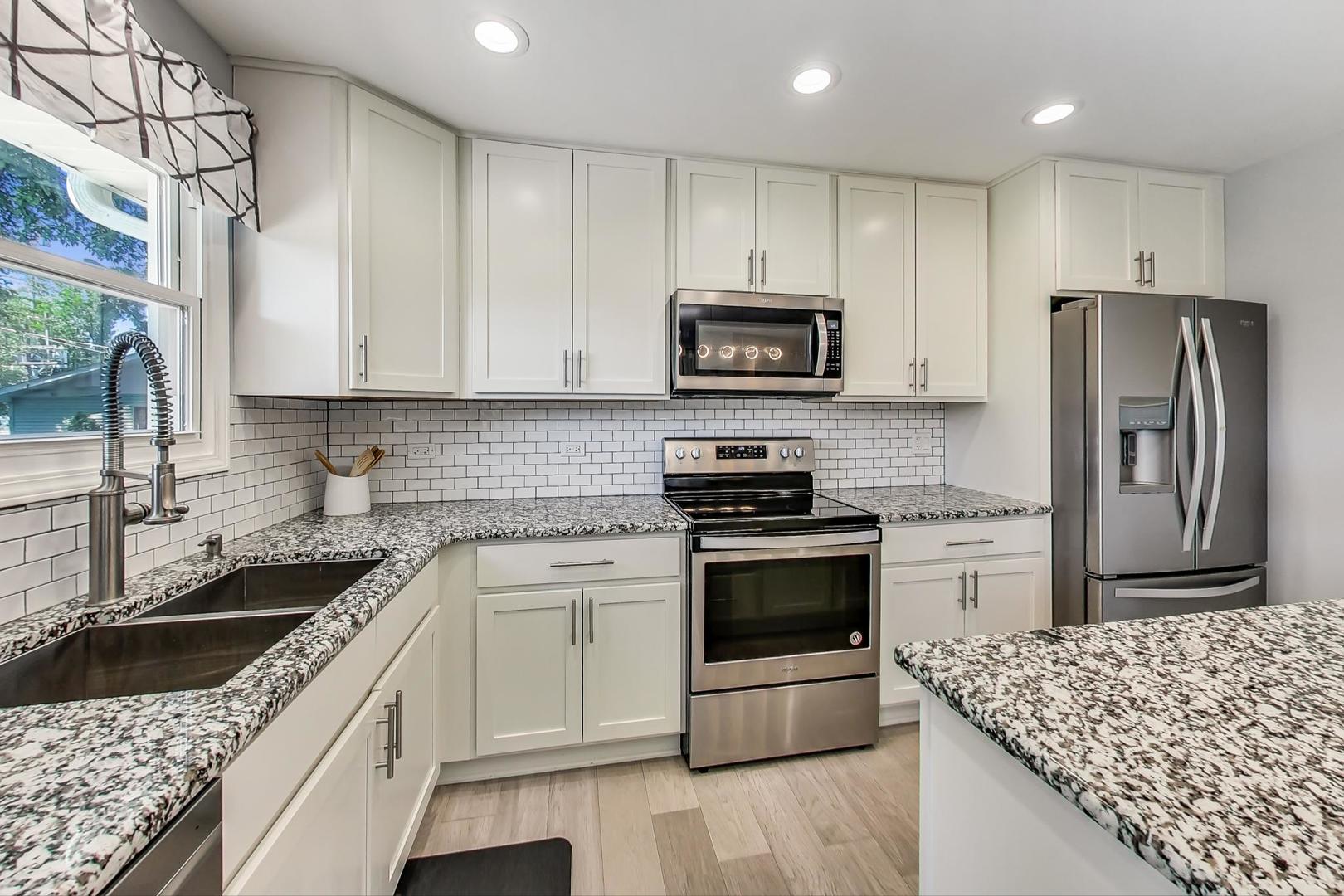 1805 Fairfield Road Lindenhurst, IL 60046 - Photo 8 of 23 Gallery Image 8