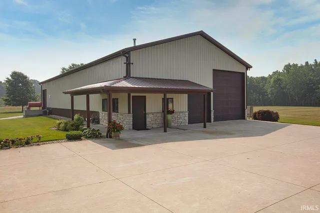 $1,100,000 | 52176 County Road 21, Bristol, IN 46507