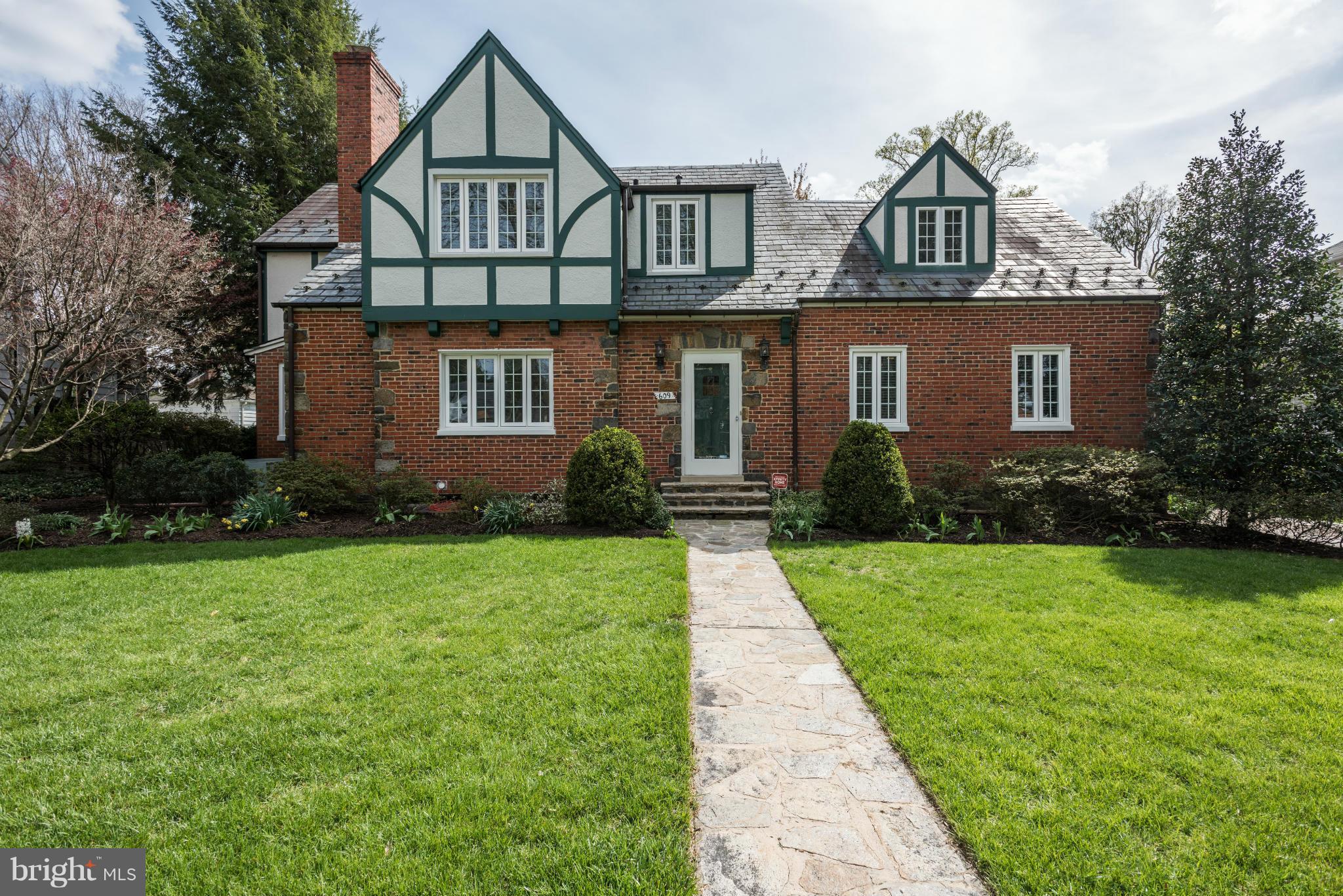 609 Chumleigh Road Baltimore, MD 21212 - Photo 1 of 30 a front view of a house with garden