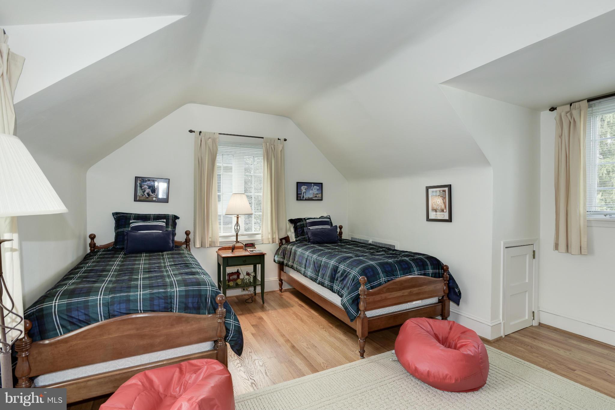 609 Chumleigh Road Baltimore, MD 21212 - Photo 24 of 30 a bedroom with furniture and window