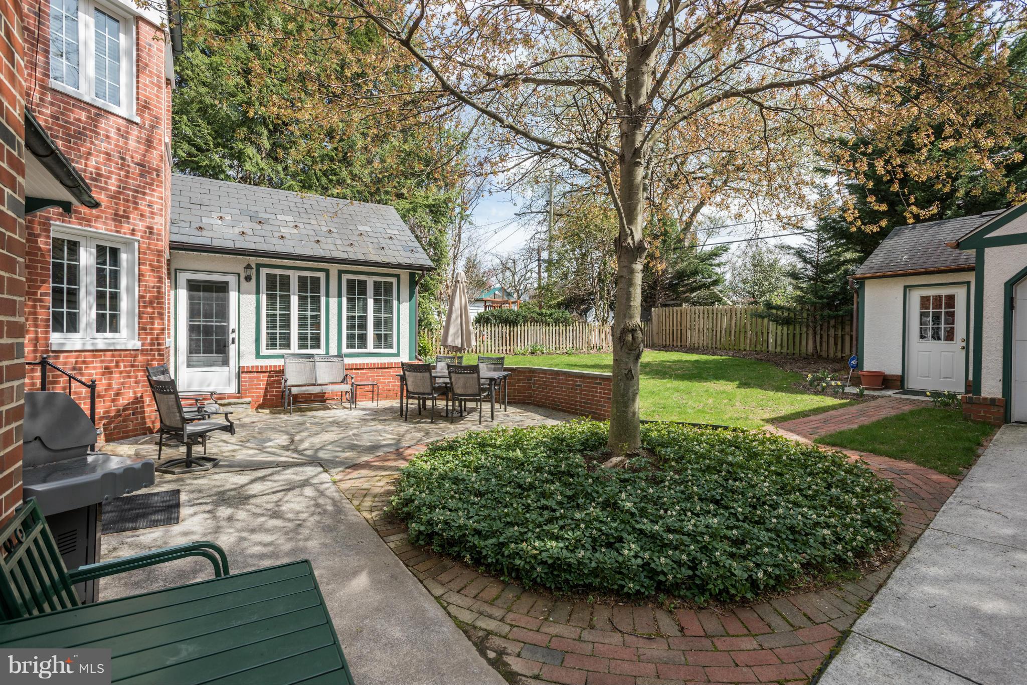 609 Chumleigh Road Baltimore, MD 21212 - Photo 27 of 30 a view of a house with backyard and sitting area
