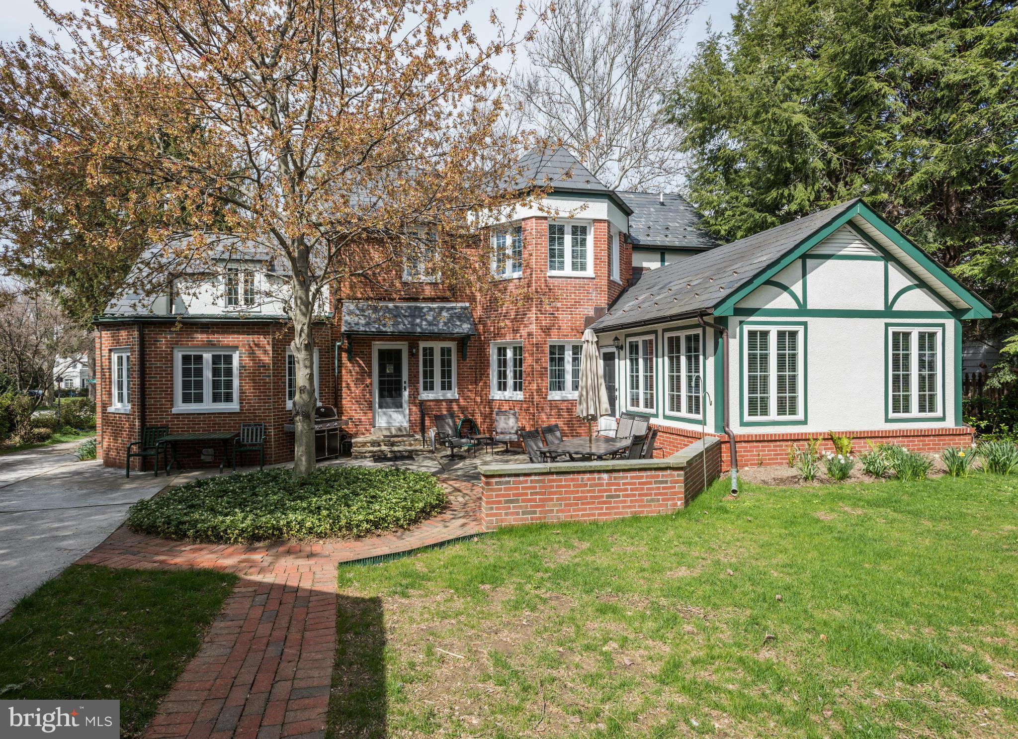 609 Chumleigh Road Baltimore, MD 21212 - Photo 29 of 30 a front view of a house with yard and green space