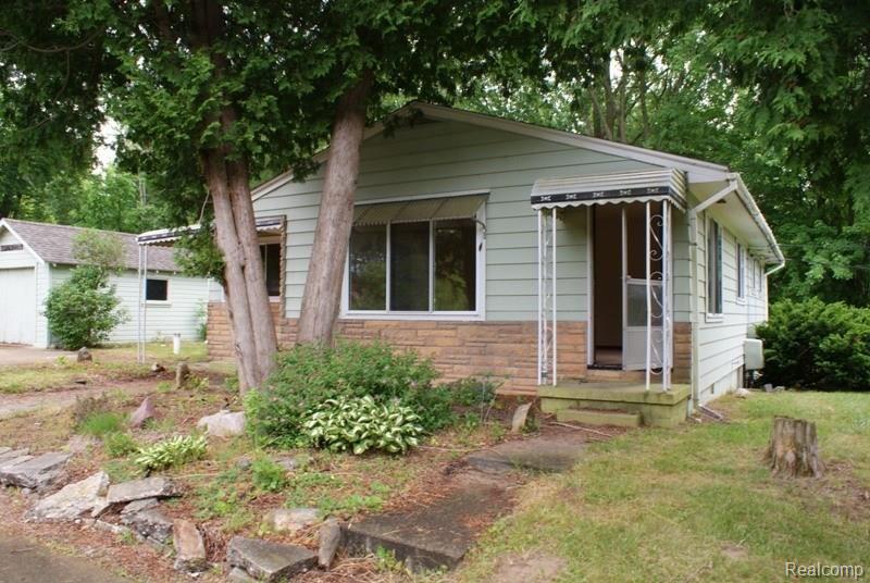 720 Angle Road Lapeer, MI 48446 - Photo 4 of 37 061525.JPG