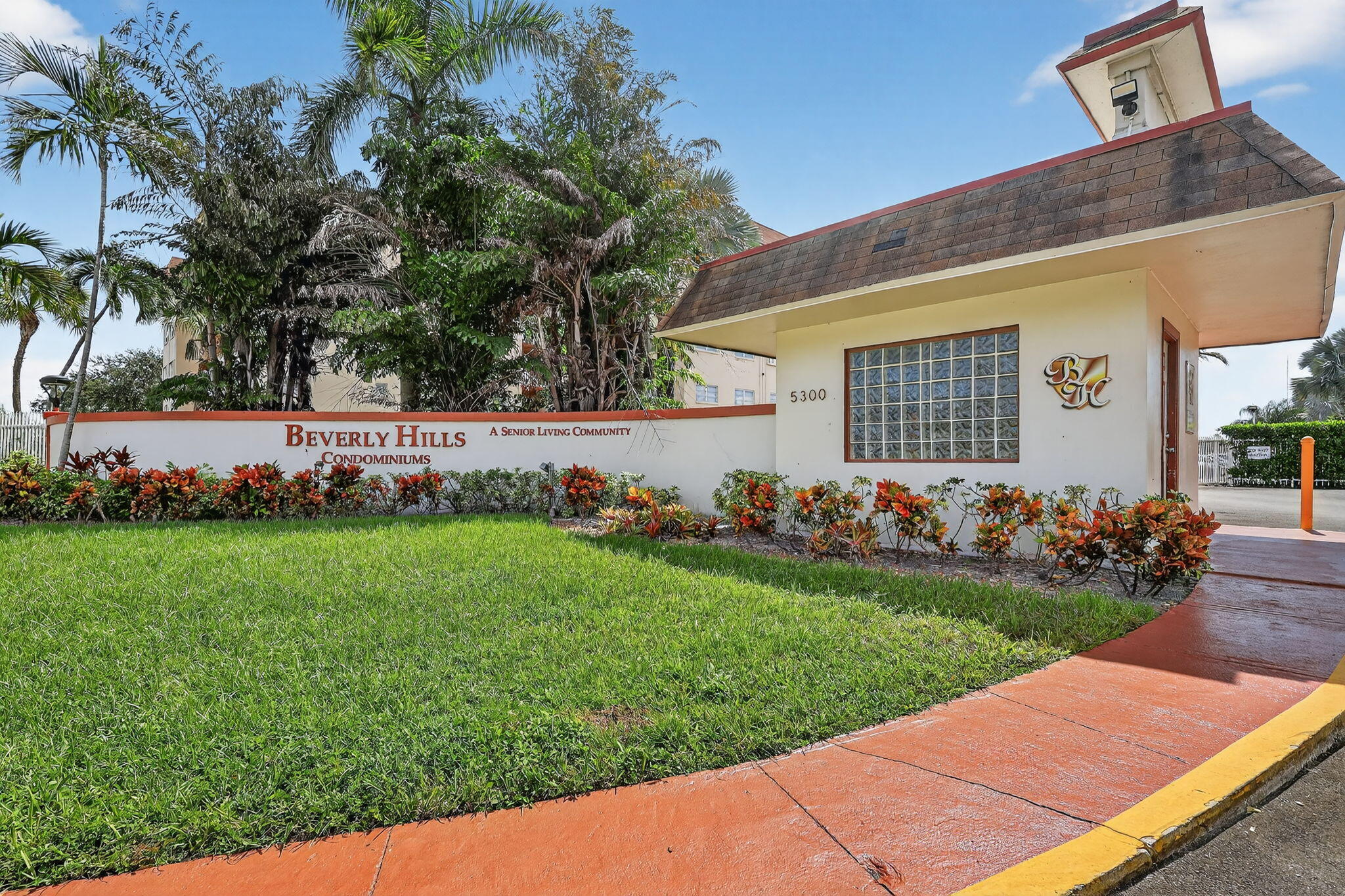 5300 Washington Street, Unit J116 Hollywood, FL 33021 - Photo 6 of 36 1-web-or-mls-036_8H3A5893