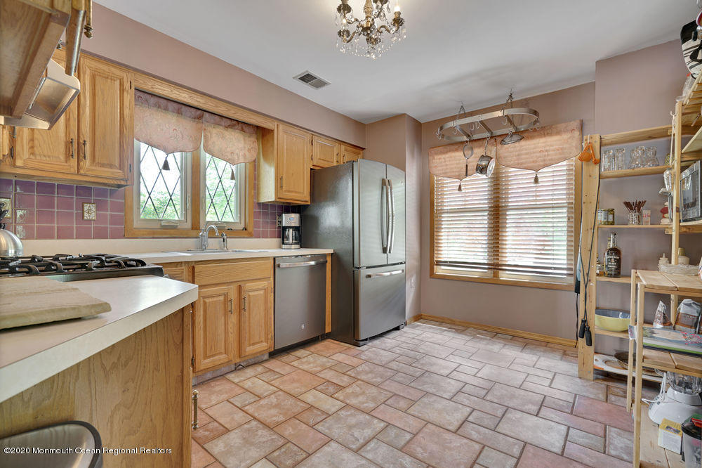 131 Aberdeen Road Aberdeen, NJ 07747 - Photo 8 of 36 018_dsc04487