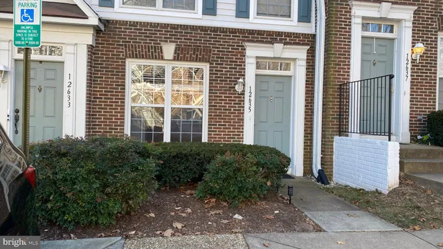 $2,700 | 12635 Fair Crest Court, Unit 124, Fairfax, VA 22033