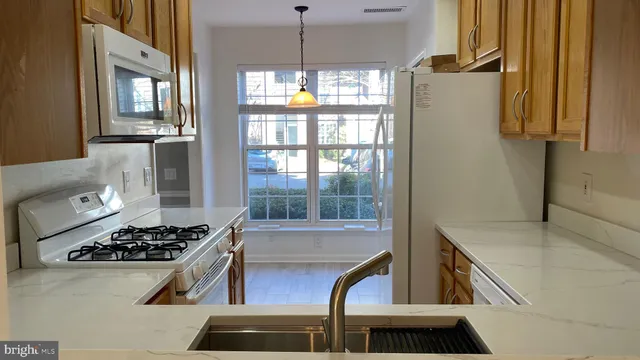 $2,700 | 12635 Fair Crest Court, Unit 124, Fairfax, VA 22033