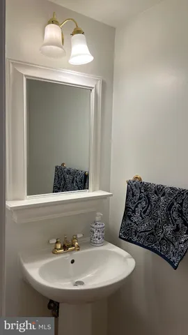 $2,700 | 12635 Fair Crest Court, Unit 124, Fairfax, VA 22033