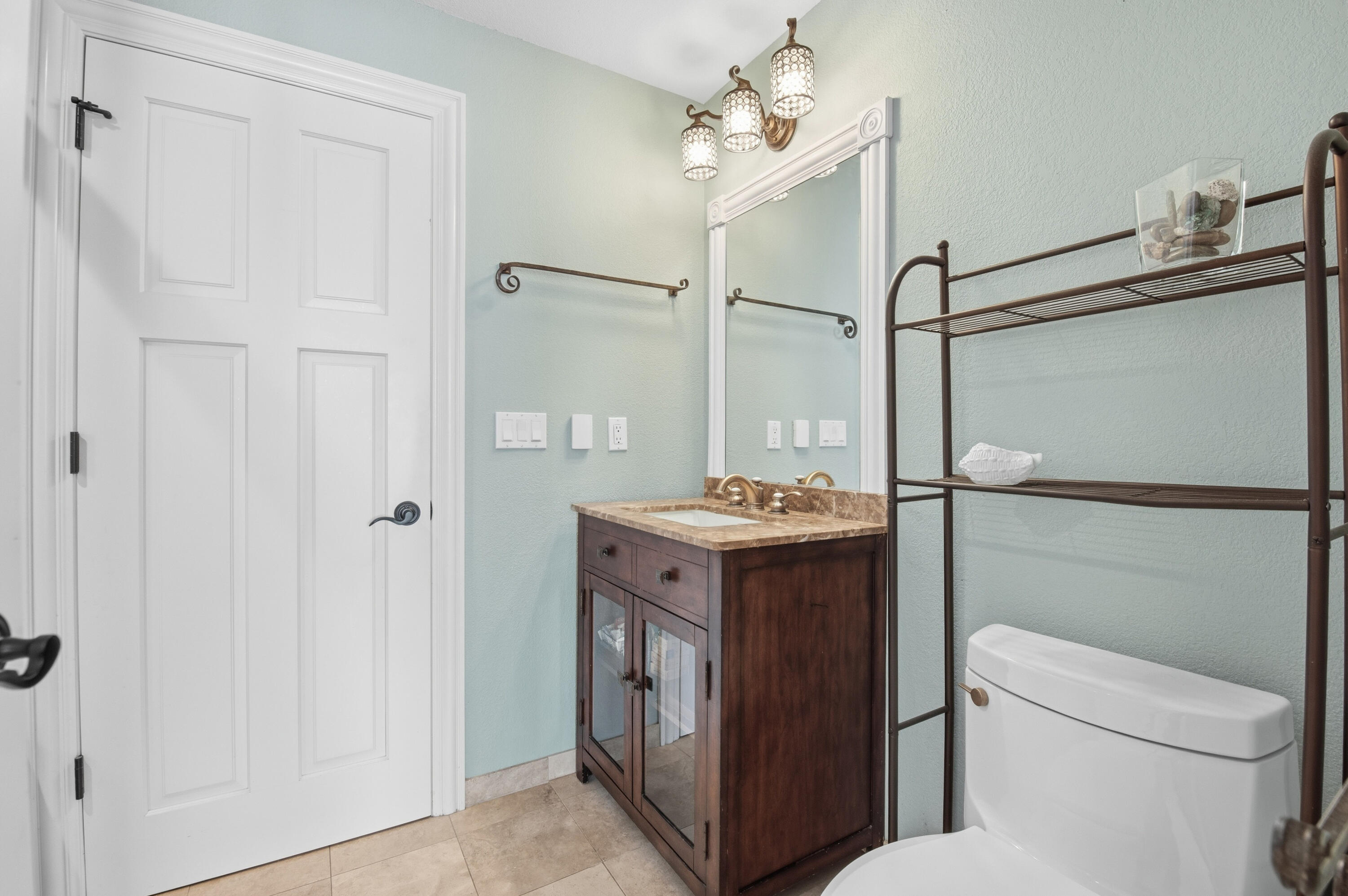 W332N6211 County Rd C Merton, WI 53058 - Photo 41 of 55 Full Bath