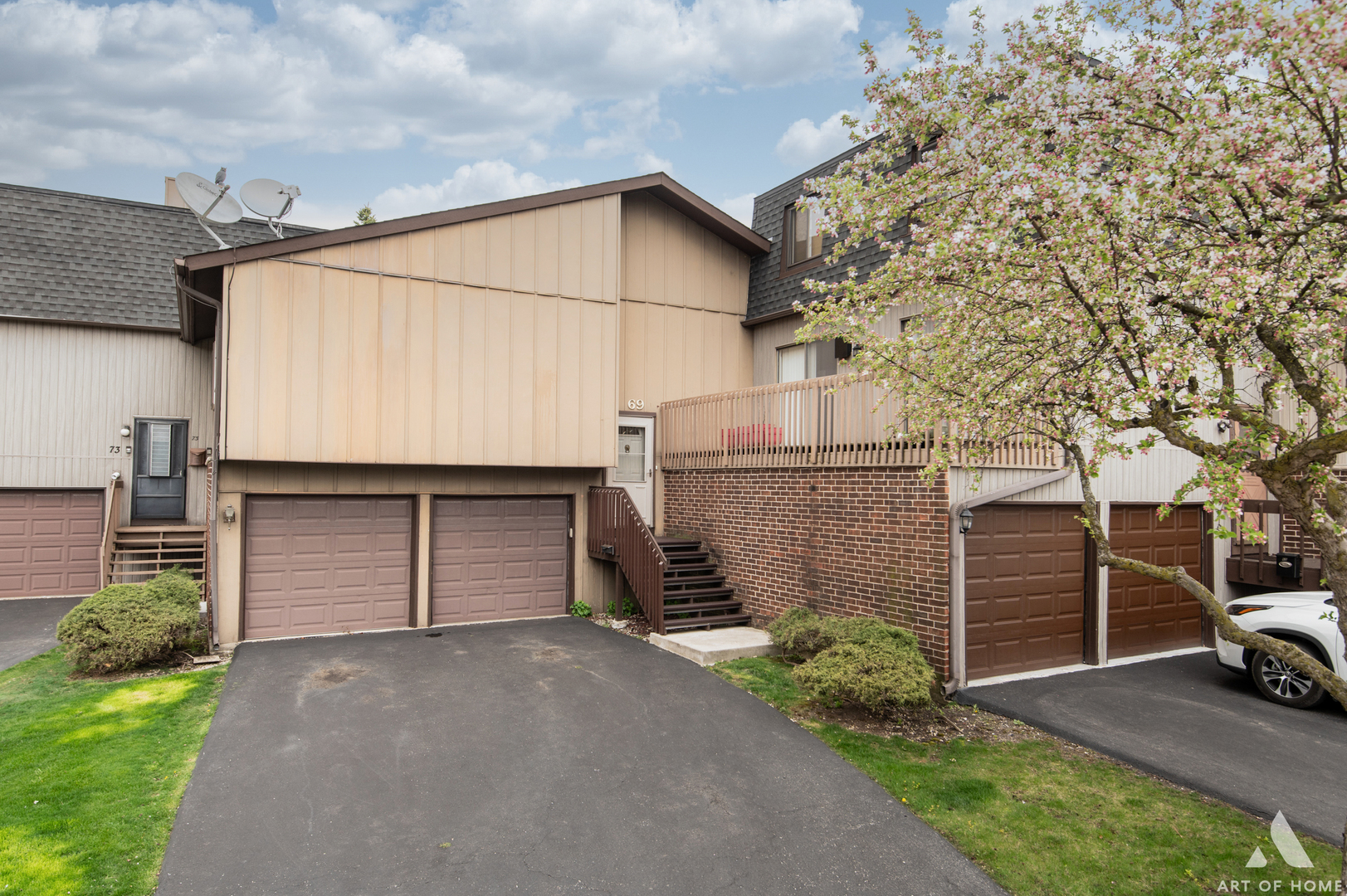 69 Salt Creek Road Roselle, IL 60172 - Photo 1 of 31 Gallery Image 1