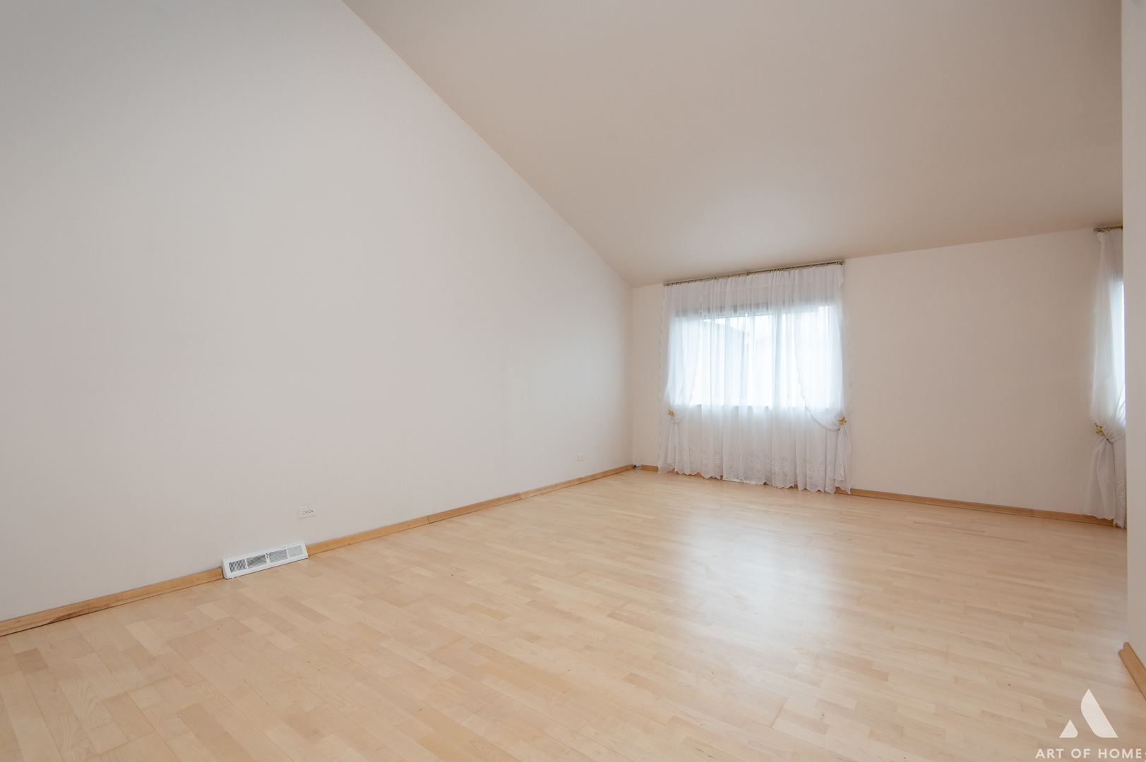 69 Salt Creek Road Roselle, IL 60172 - Photo 4 of 31 Gallery Image 4