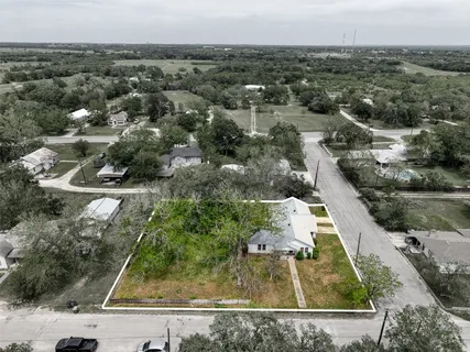 $295,000 | 500 West Austin Street, Luling, TX 78648