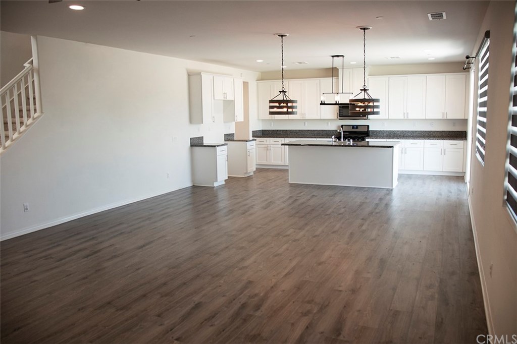 977 Peach Grove Riverside, CA 92501 - Photo 5 of 36