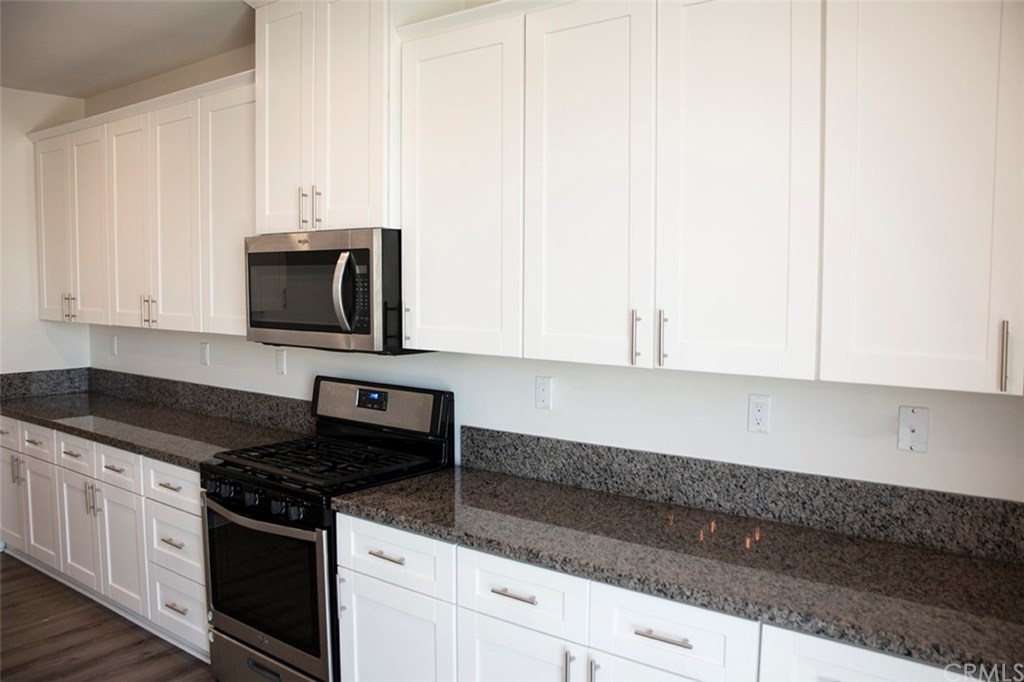 977 Peach Grove Riverside, CA 92501 - Photo 9 of 36