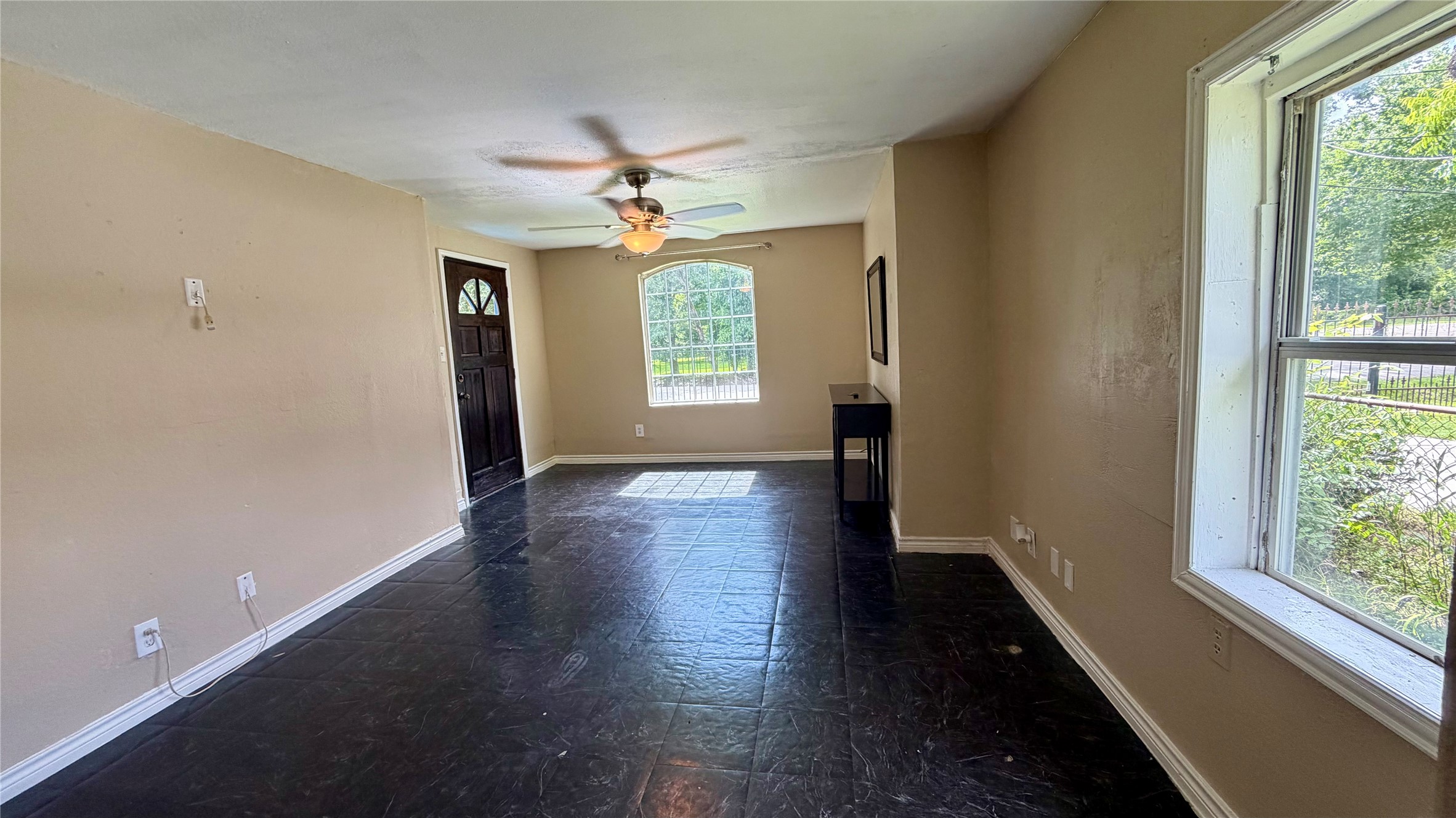 8116 Sandra Street Houston, TX 77016 - Photo 2 of 16 Living Area