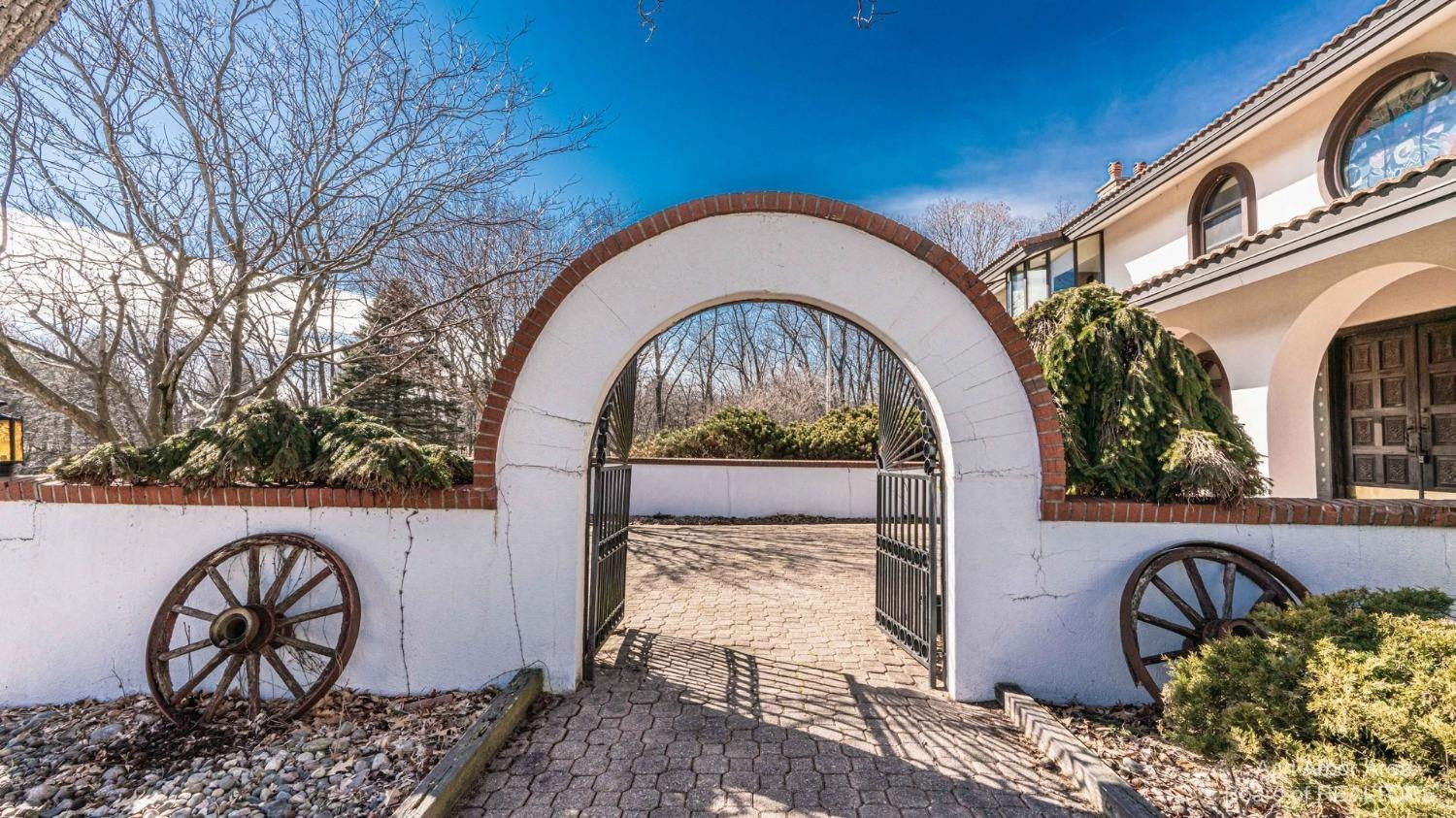 5708 Textile Road Ann Arbor, MI 48103 - Photo 4 of 98 Photo 4