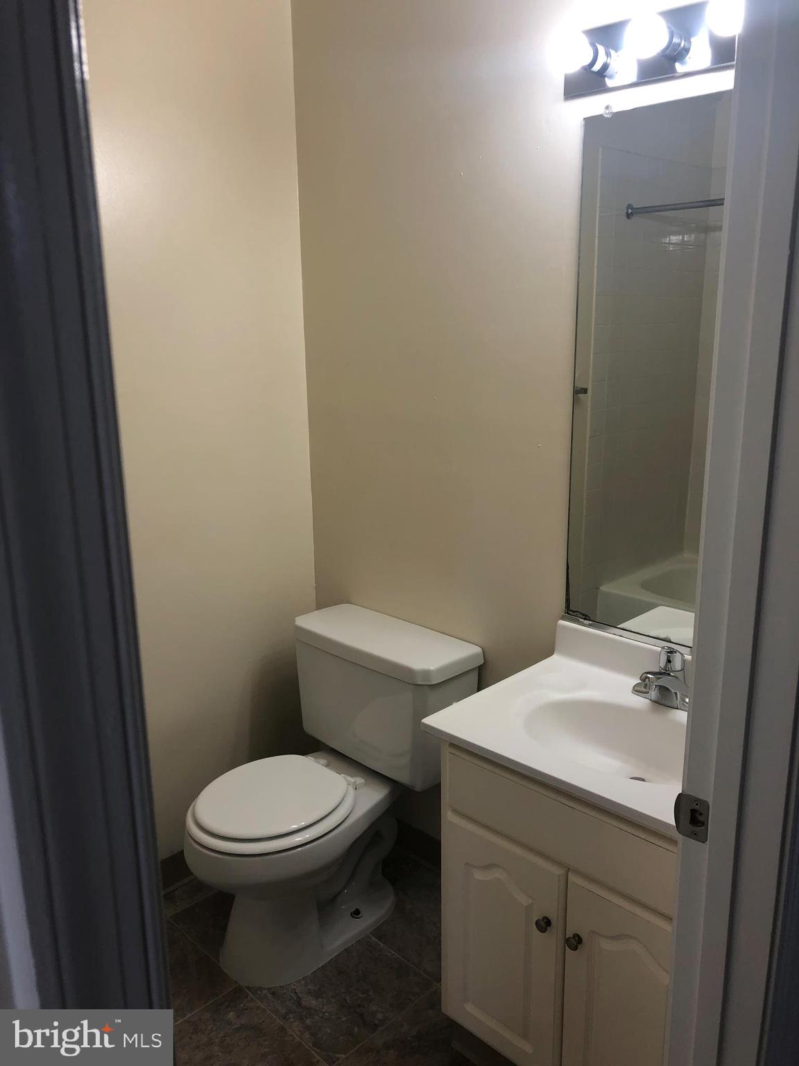 122 Chestnut Crossing Drive, Unit C Newark, DE 19713 - Photo 3 of 11 Bathroom