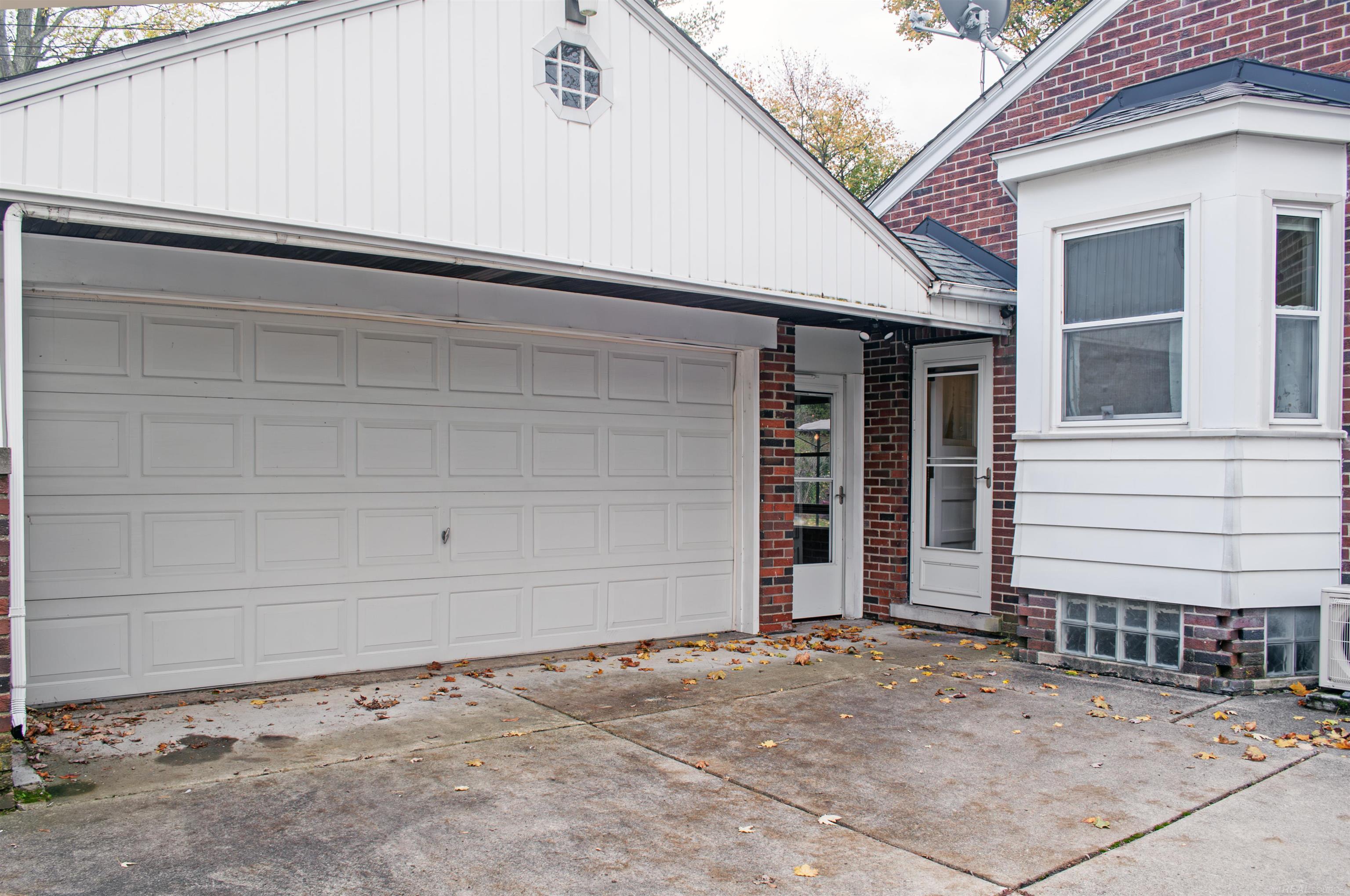 2039 Hampton Road Grosse Pointe, MI 48236 - Photo 24 of 31 50161077-f774640e-9d15-429a-baab-f308d9256d10.JPG
