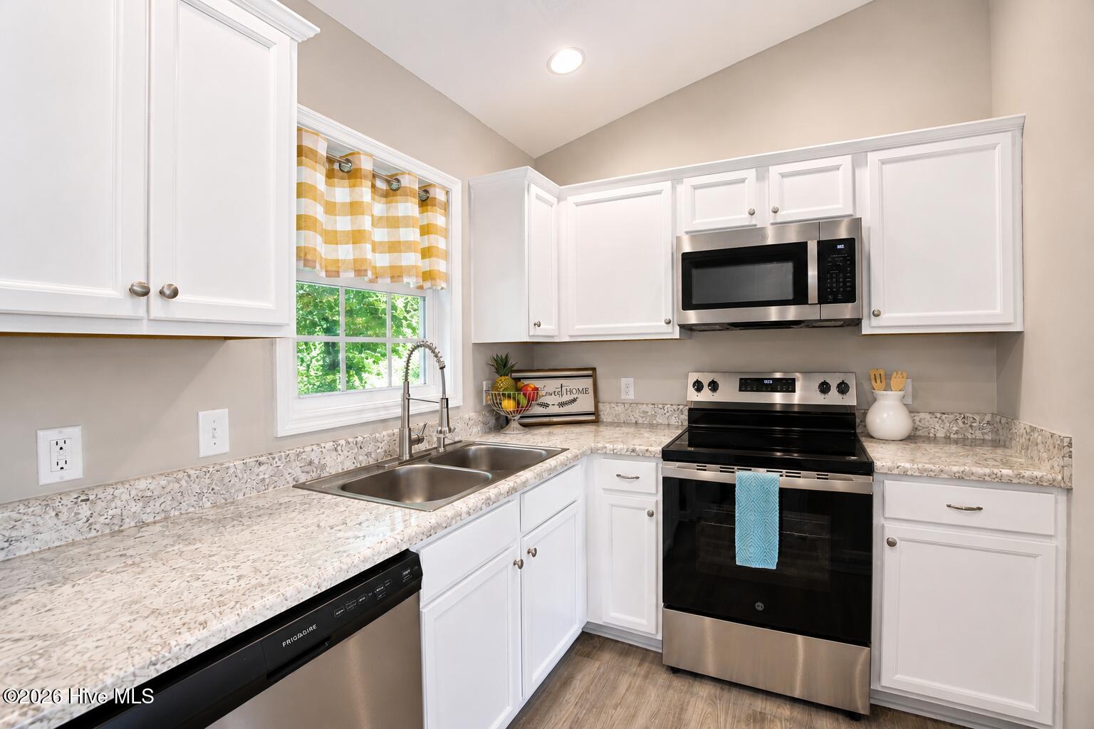 506 Southwest Ridge Drive Richlands, NC 28574 - Photo 13 of 38
