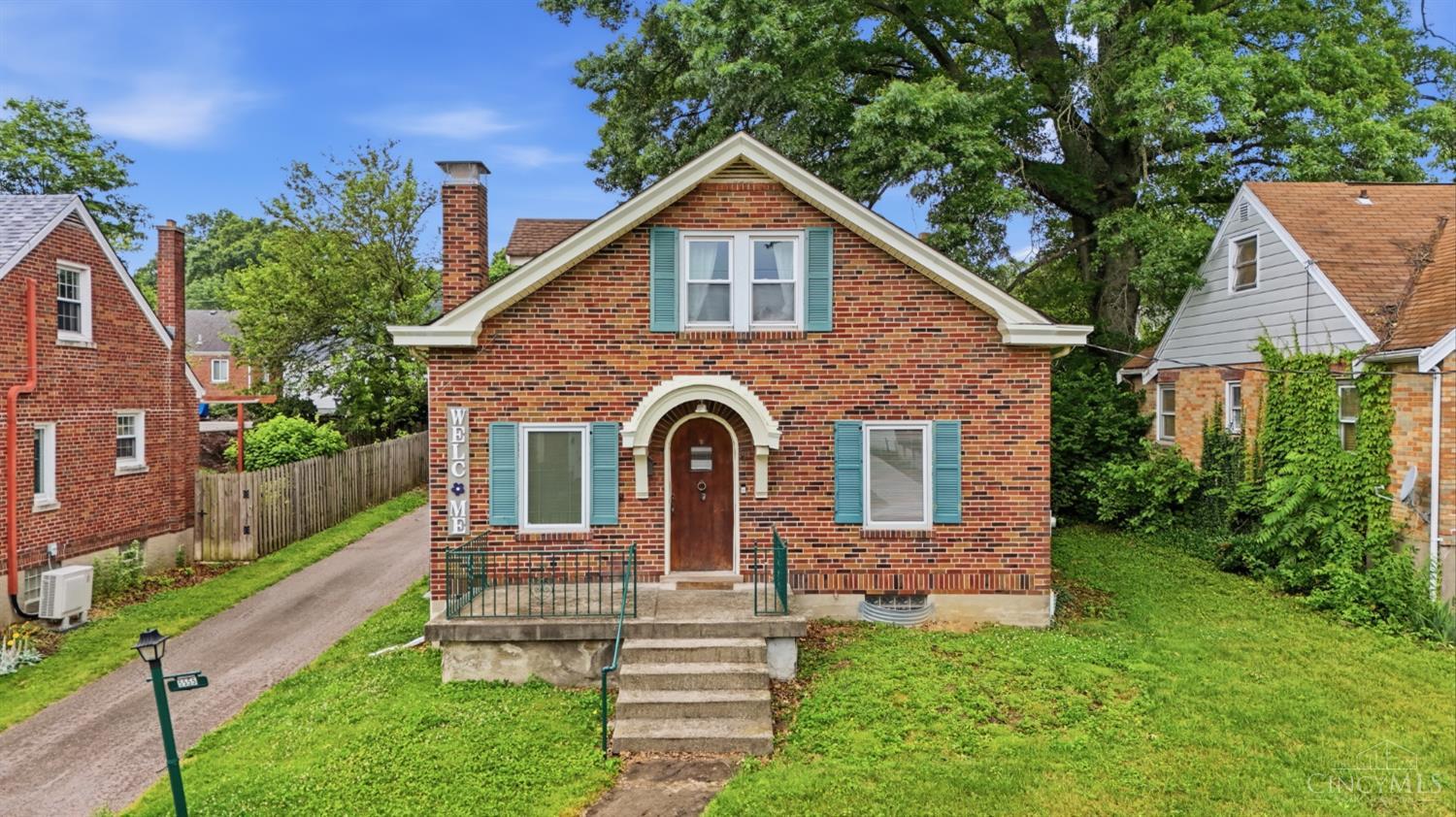 5555 Leumas Road Cincinnati, OH 45239 - Photo 1 of 40