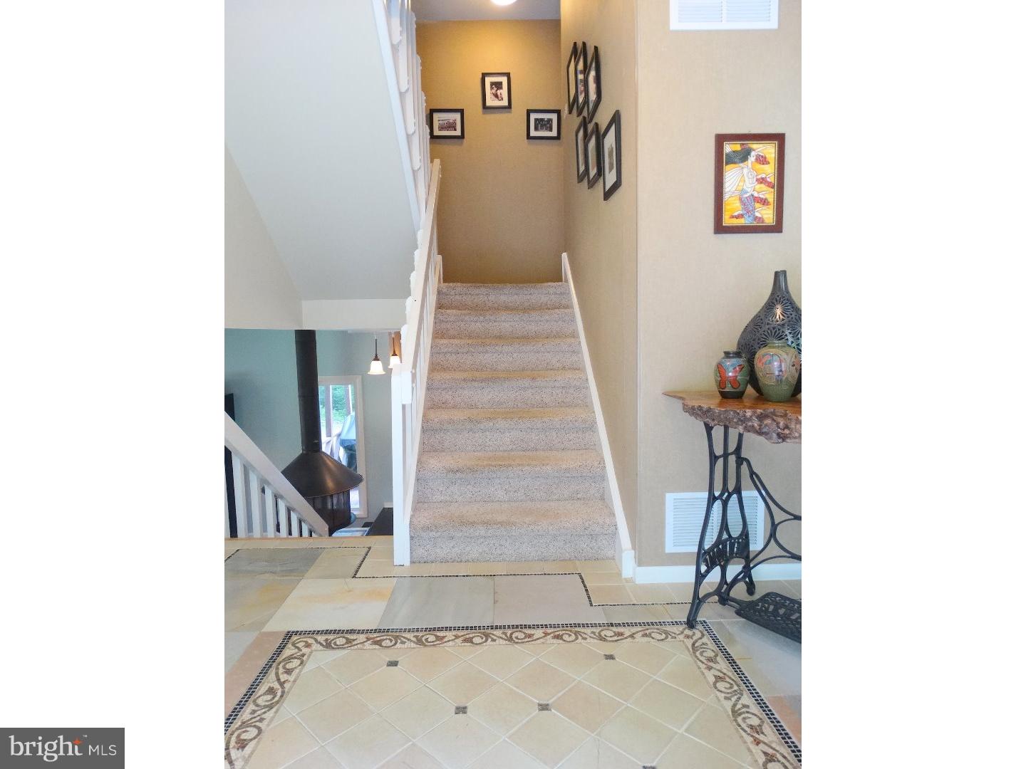 64 Lyons Run Road Glenmoore, PA 19343 - Photo 2 of 25 Foyer
