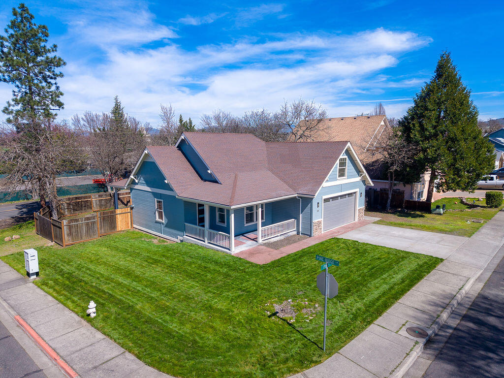 19 Pine Court Eagle Point, OR 97524 - Photo 3 of 41 DJI_20260317134615_0429_D-HDR