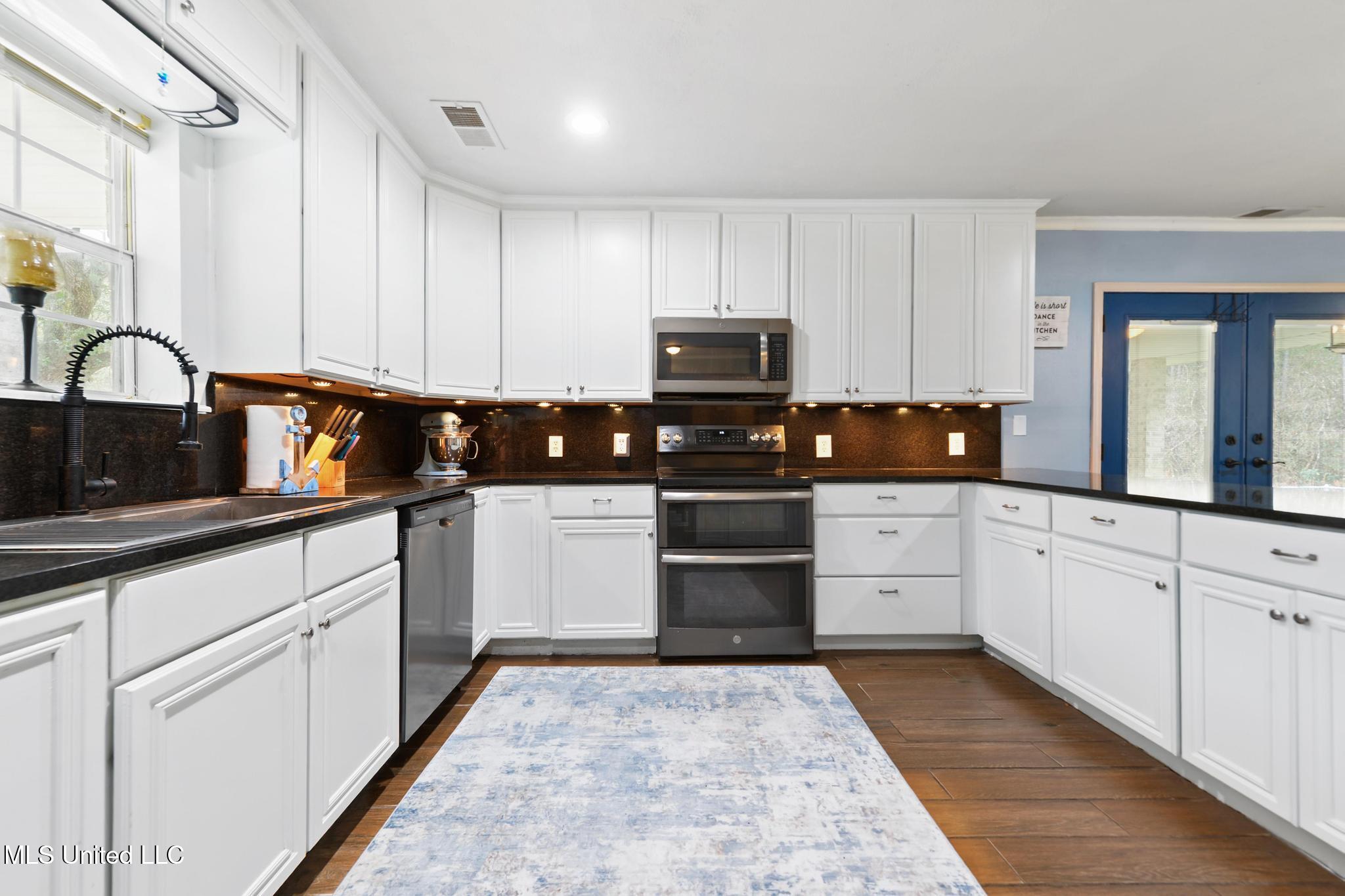 9091 Lark Street Bay St. Louis, MS 39520 - Photo 7 of 42 009