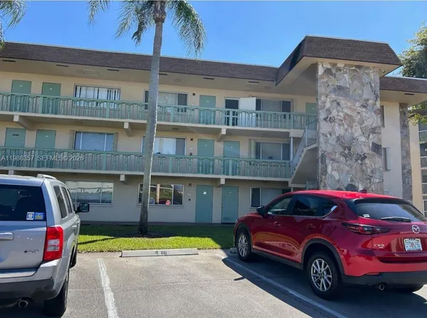 $100,000 | 400 Village Green Circle West, Unit 216, Palm Springs, FL 33461