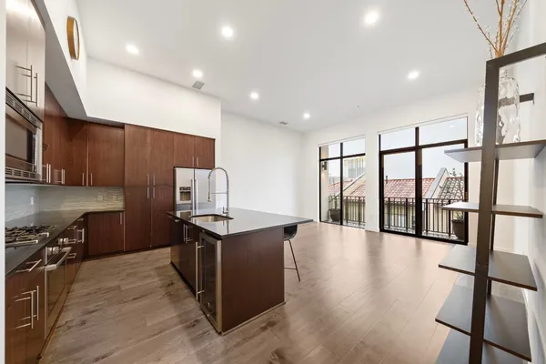 $2,000 | 4820 Caroline Street, Unit 507, Houston, TX 77004