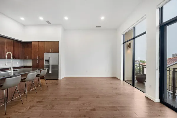 $2,000 | 4820 Caroline Street, Unit 507, Houston, TX 77004