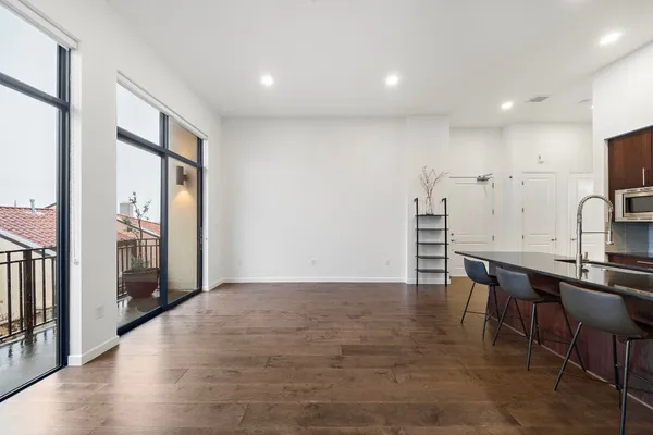 $2,000 | 4820 Caroline Street, Unit 507, Houston, TX 77004