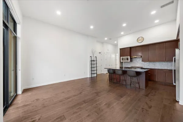 $2,000 | 4820 Caroline Street, Unit 507, Houston, TX 77004