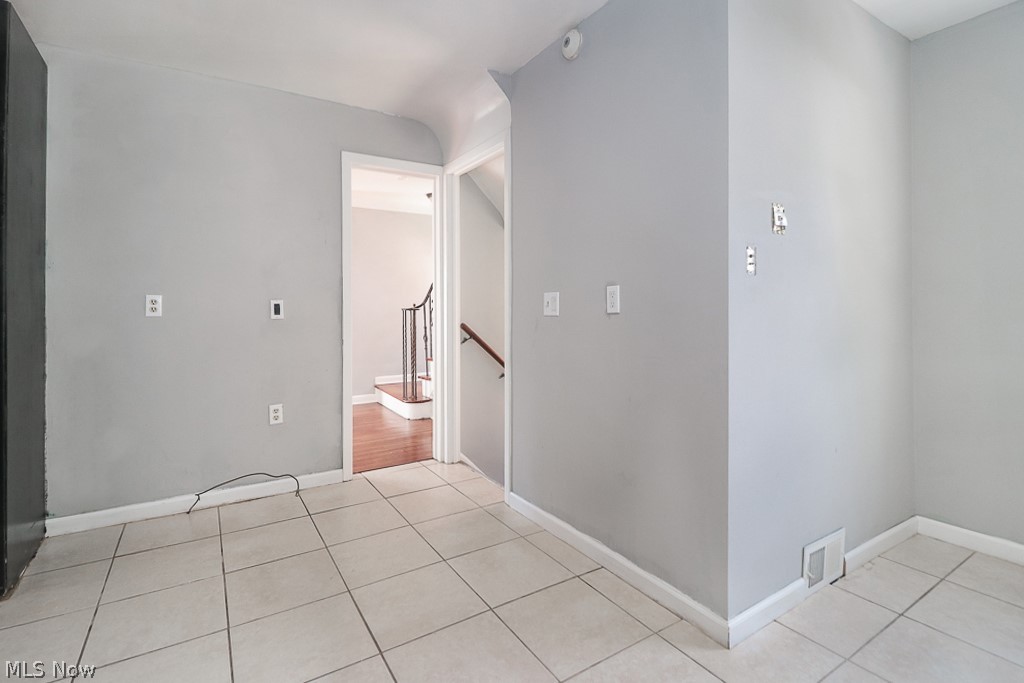 4147 Hinsdale Road South Euclid, OH 44121 - Photo 11 of 29
