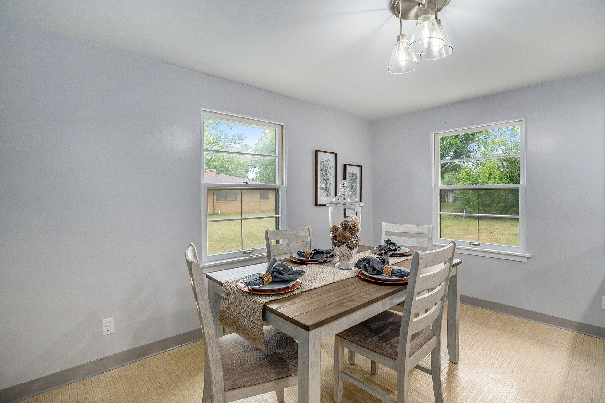 1559 Hadley Road Benton Harbor, MI 49022 - Photo 9 of 30 Dining room
