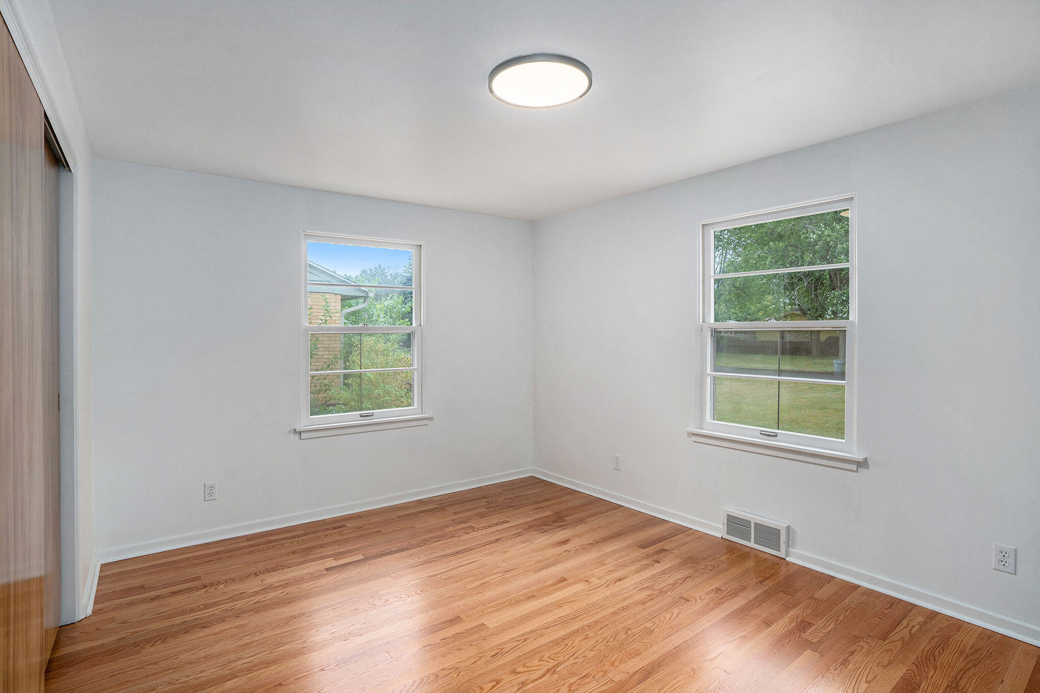 1559 Hadley Road Benton Harbor, MI 49022 - Photo 14 of 30 Second Bedroom
