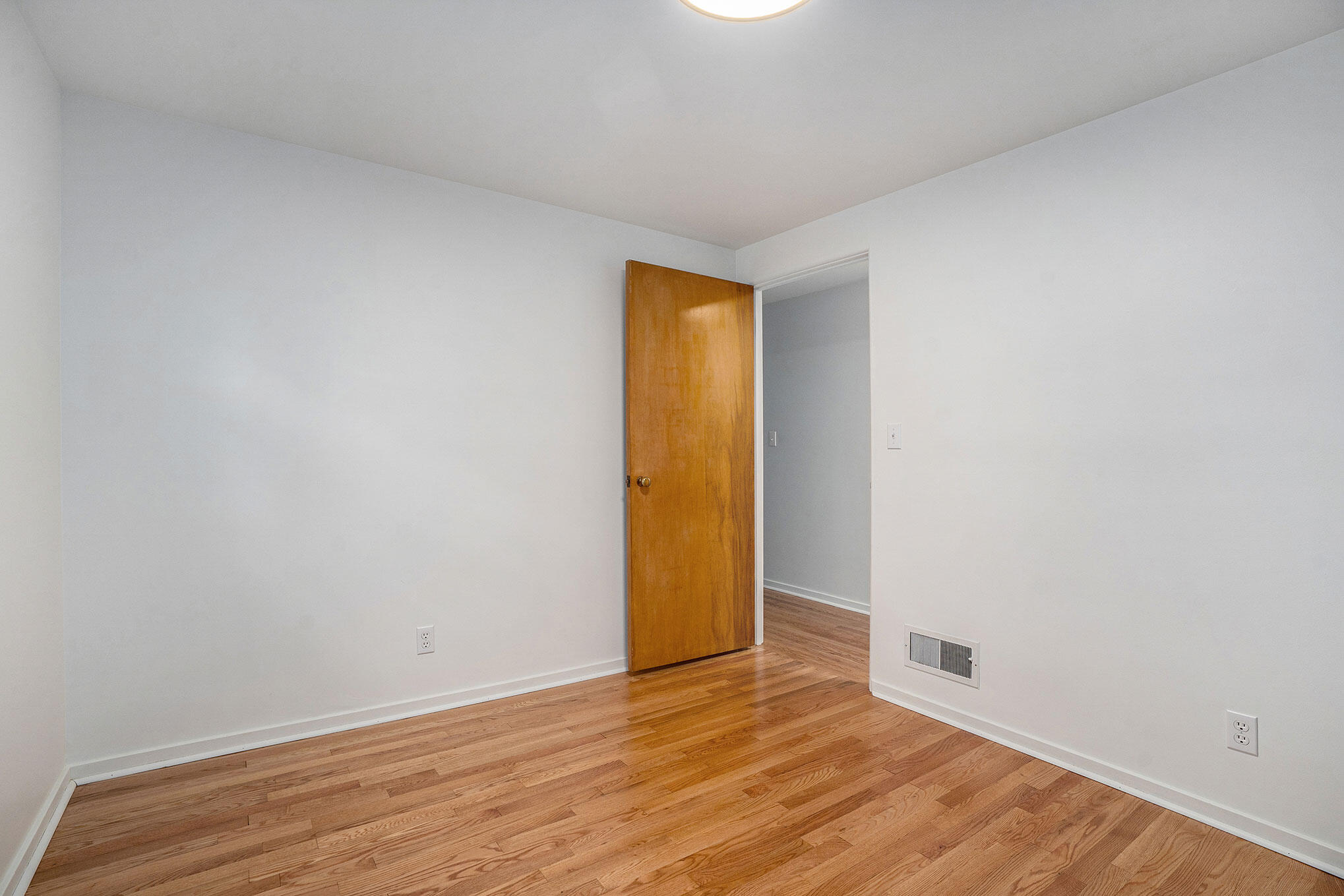 1559 Hadley Road Benton Harbor, MI 49022 - Photo 17 of 30 Third Bedroom