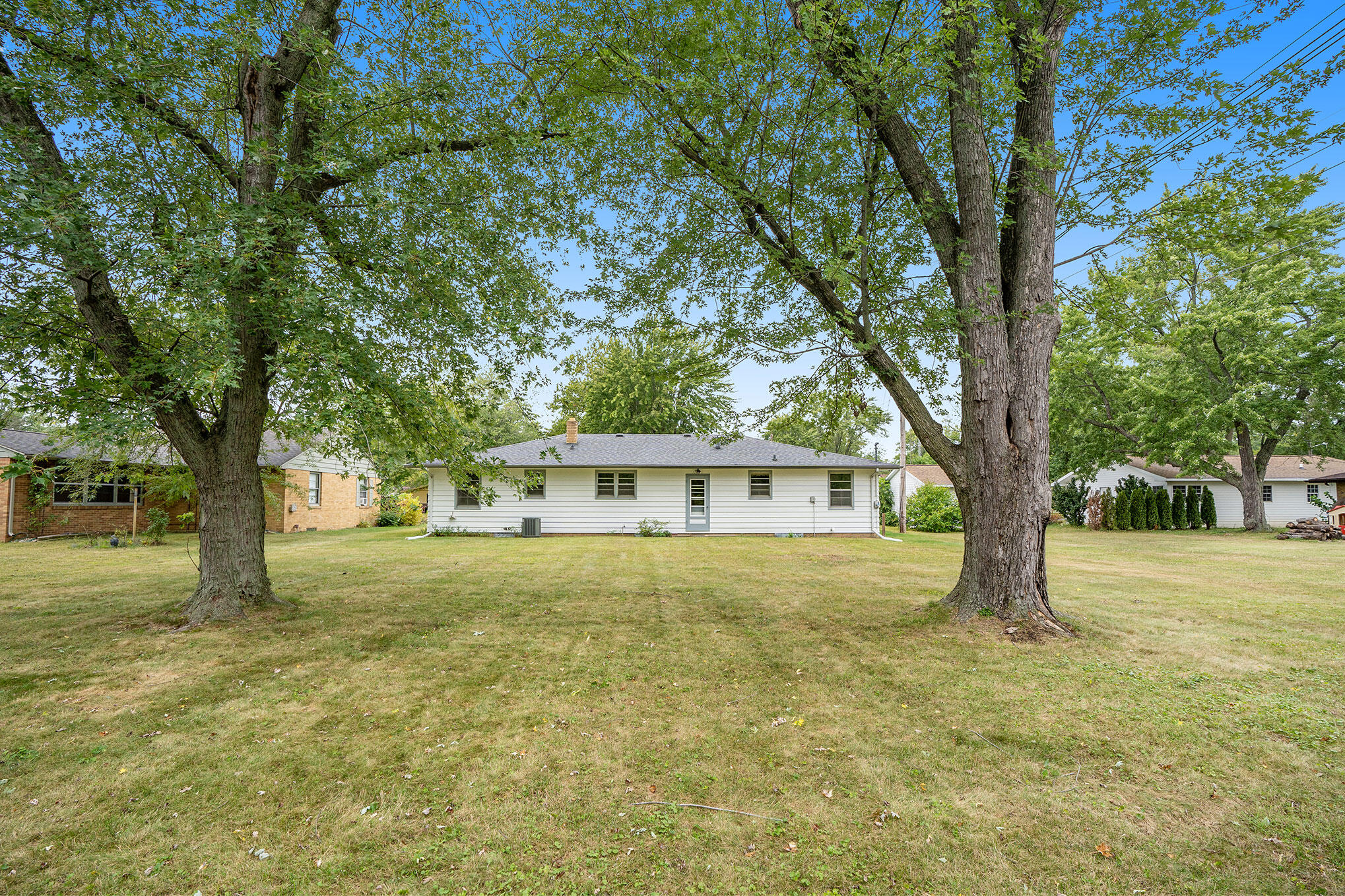 1559 Hadley Road Benton Harbor, MI 49022 - Photo 25 of 30 Back yard