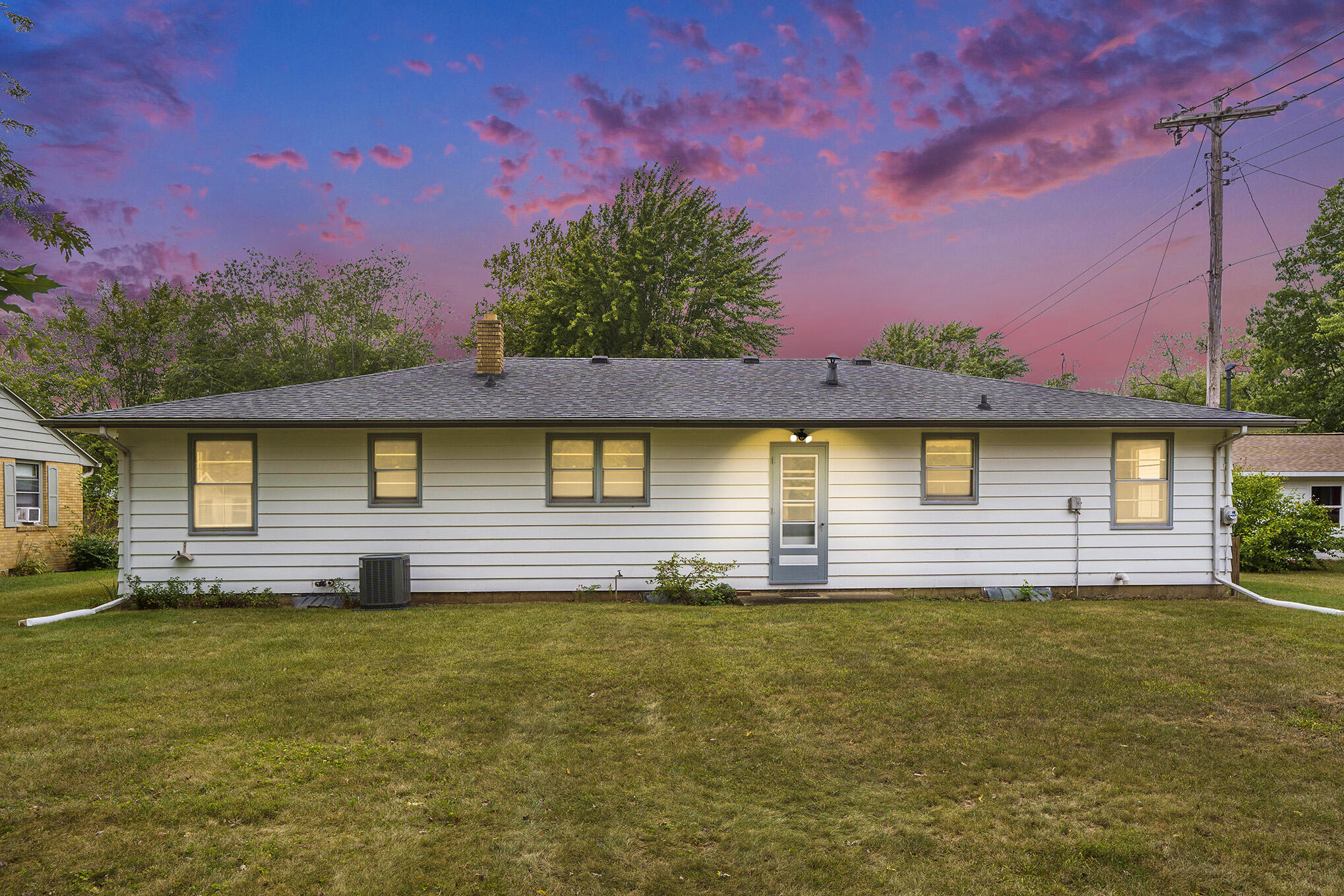 1559 Hadley Road Benton Harbor, MI 49022 - Photo 26 of 30 Twilight view of back of the house