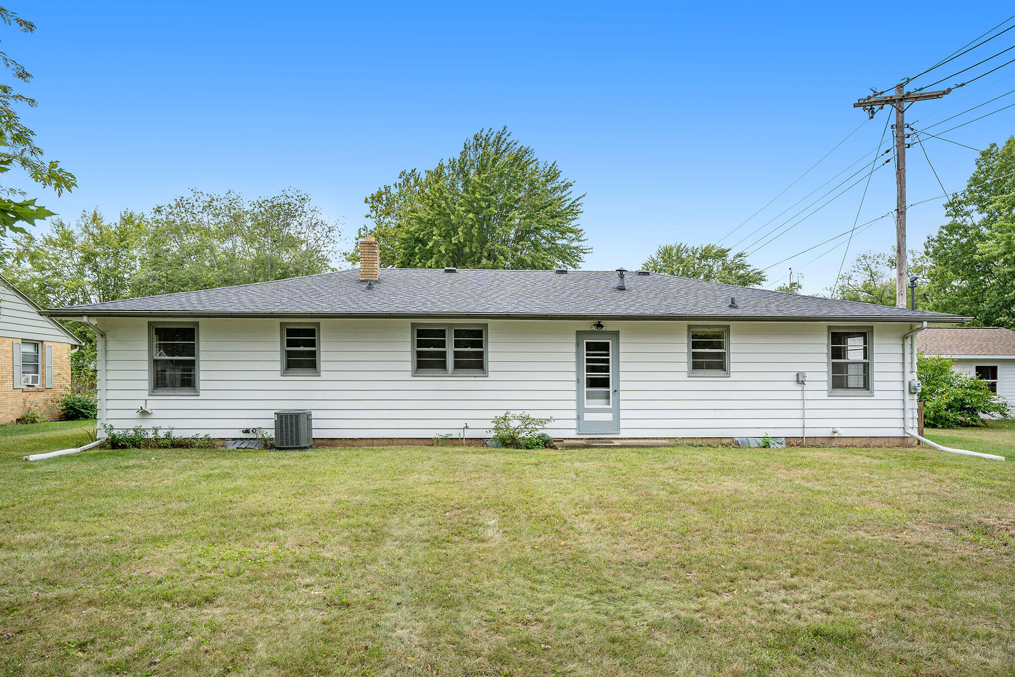 1559 Hadley Road Benton Harbor, MI 49022 - Photo 27 of 30 Back of the house view