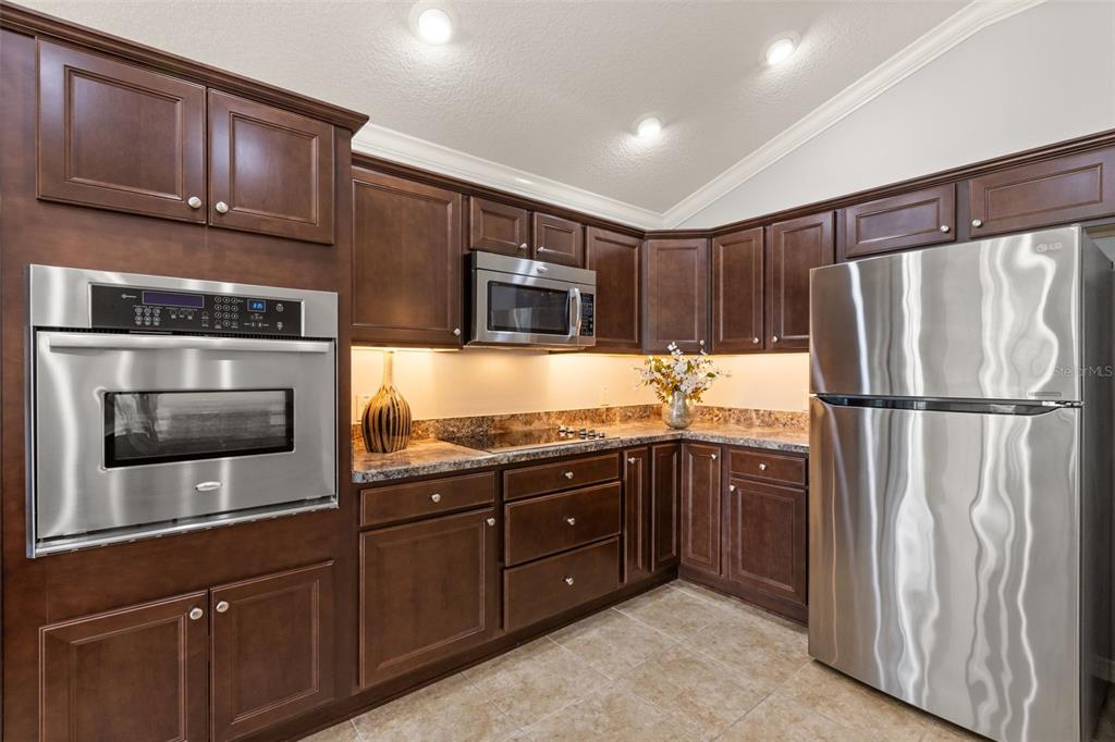842 Pickett Road The Villages, FL 32163 - Photo 10 of 38