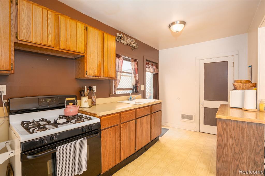 6248 Waldon Road Clarkston, MI 48346 - Photo 16 of 30 Gallery Image 16