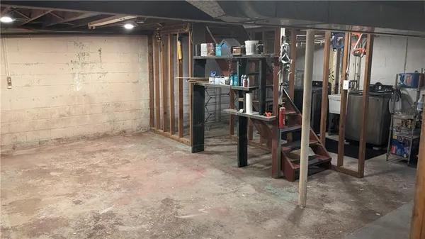 $1,895 | 250 Woodridge Drive, Carnegie, PA 15106