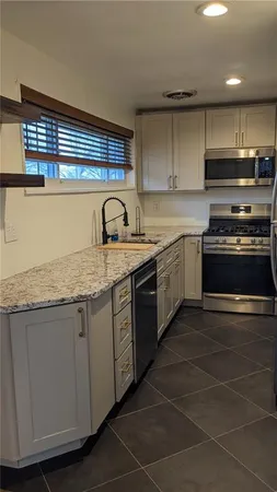 $1,895 | 250 Woodridge Drive, Carnegie, PA 15106