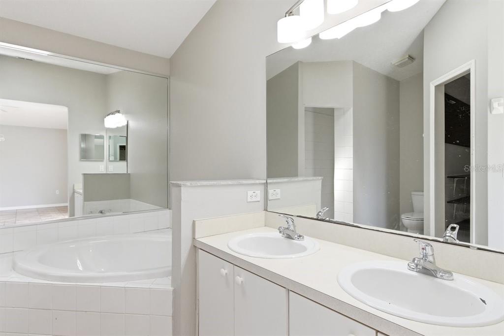 1537 Ridge Pointe Drive Orlando, FL 32808 - Photo 22 of 37