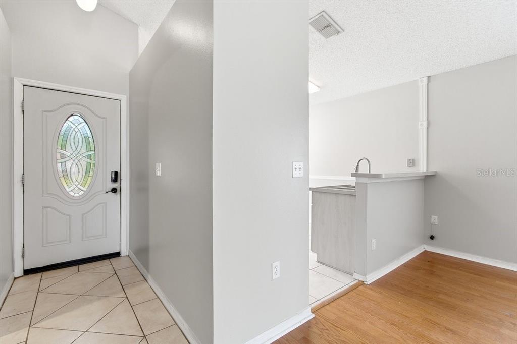 1537 Ridge Pointe Drive Orlando, FL 32808 - Photo 7 of 37