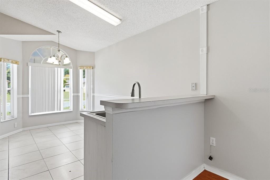 1537 Ridge Pointe Drive Orlando, FL 32808 - Photo 8 of 37