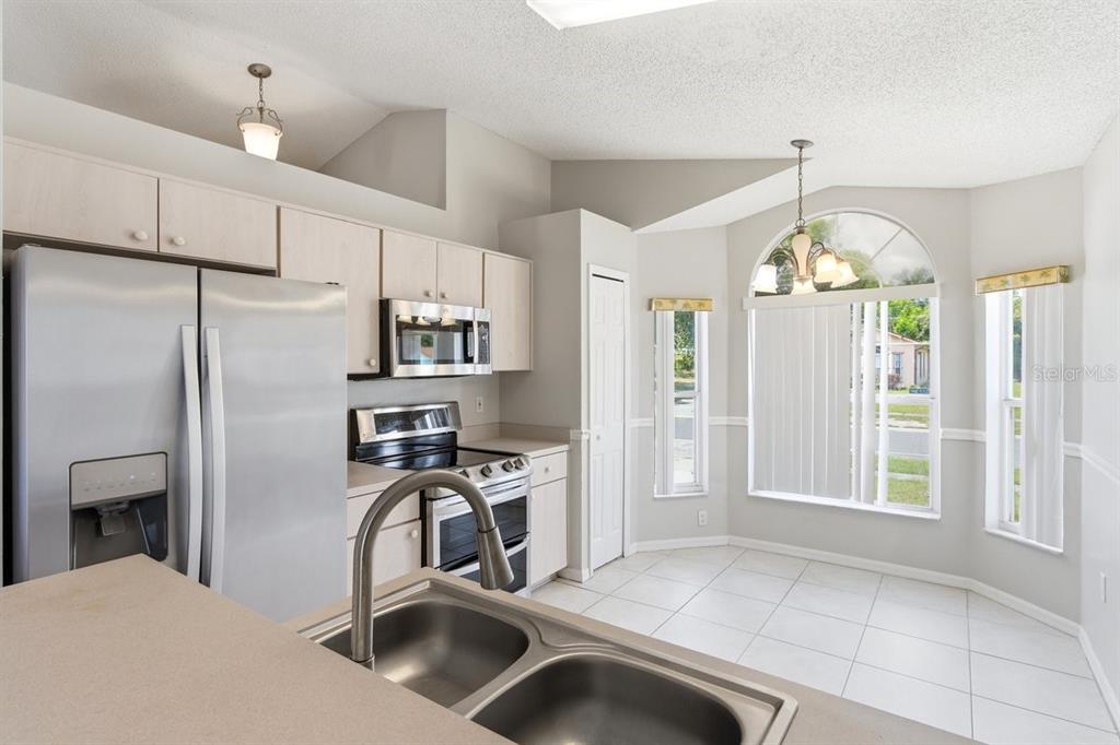 1537 Ridge Pointe Drive Orlando, FL 32808 - Photo 9 of 37