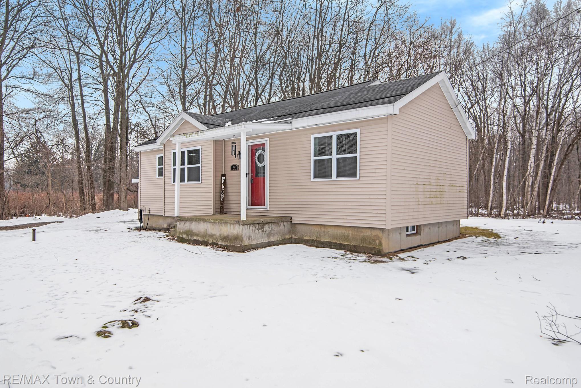 1283 West Lake Road Clio, MI 48420 - Photo 3 of 19 DSC_6701.jpg